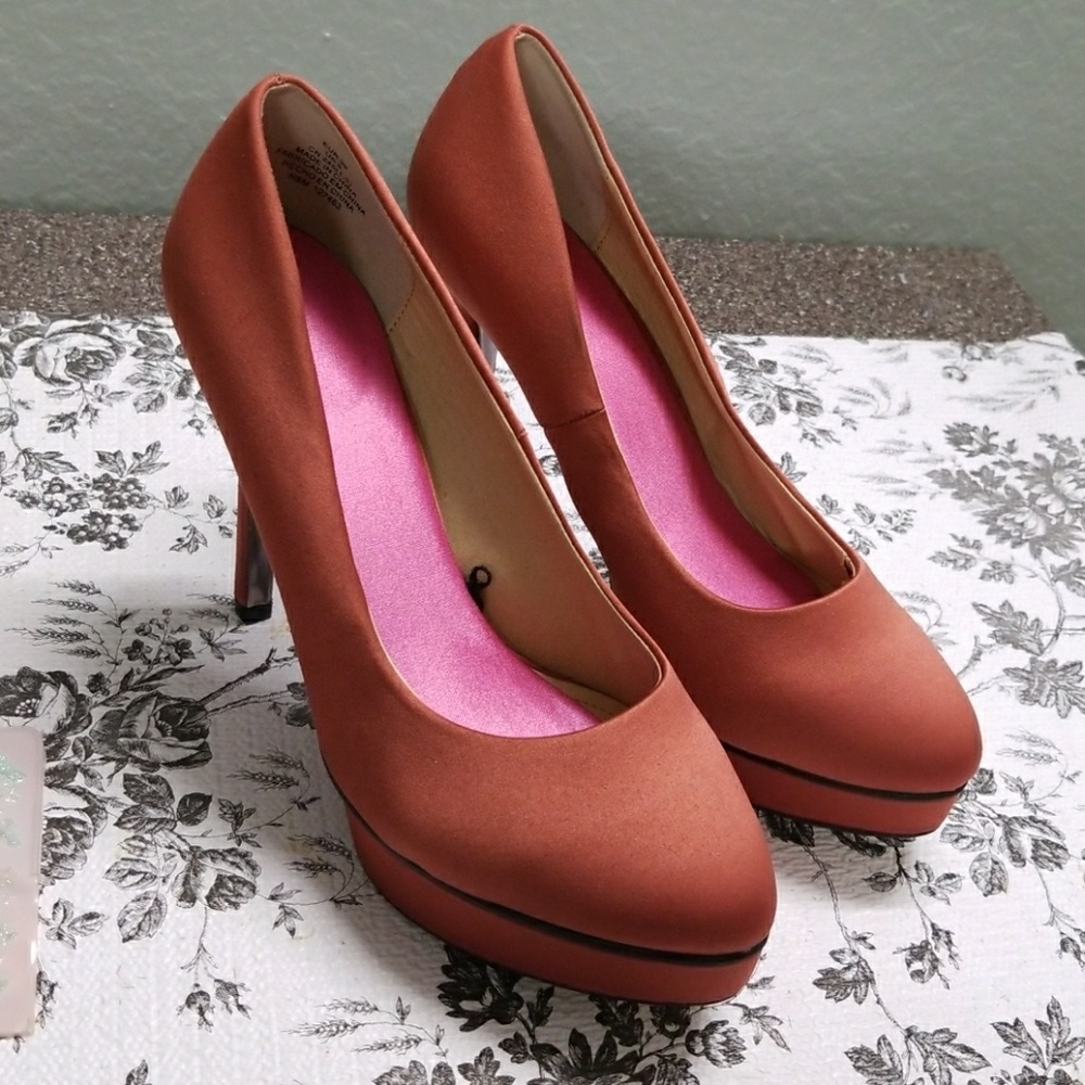 H&M satin platform 4.25" heel Coral color size 8